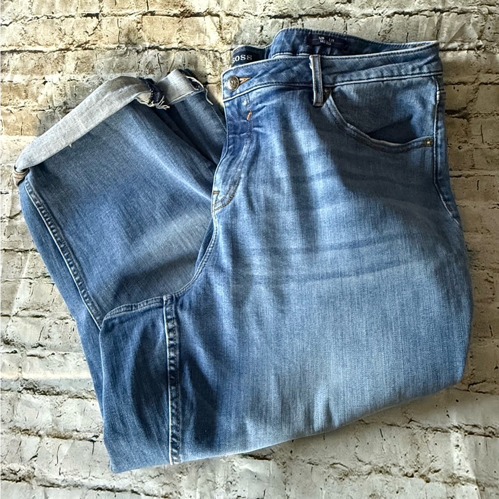 Vigoss Women’s Marley Capri Mid Rise Distressed Jeans Size 20